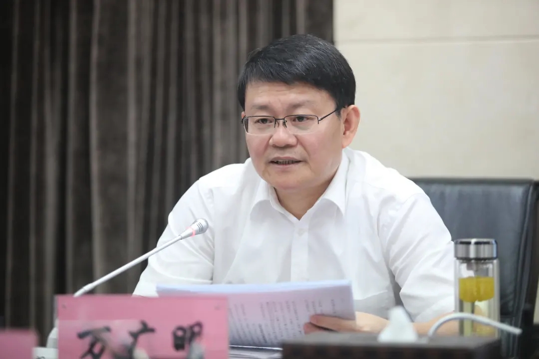 万广明在南昌城市江南(中国)集团调研